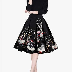 Retro style pleated skirt black with swan print. XL cute vintage style